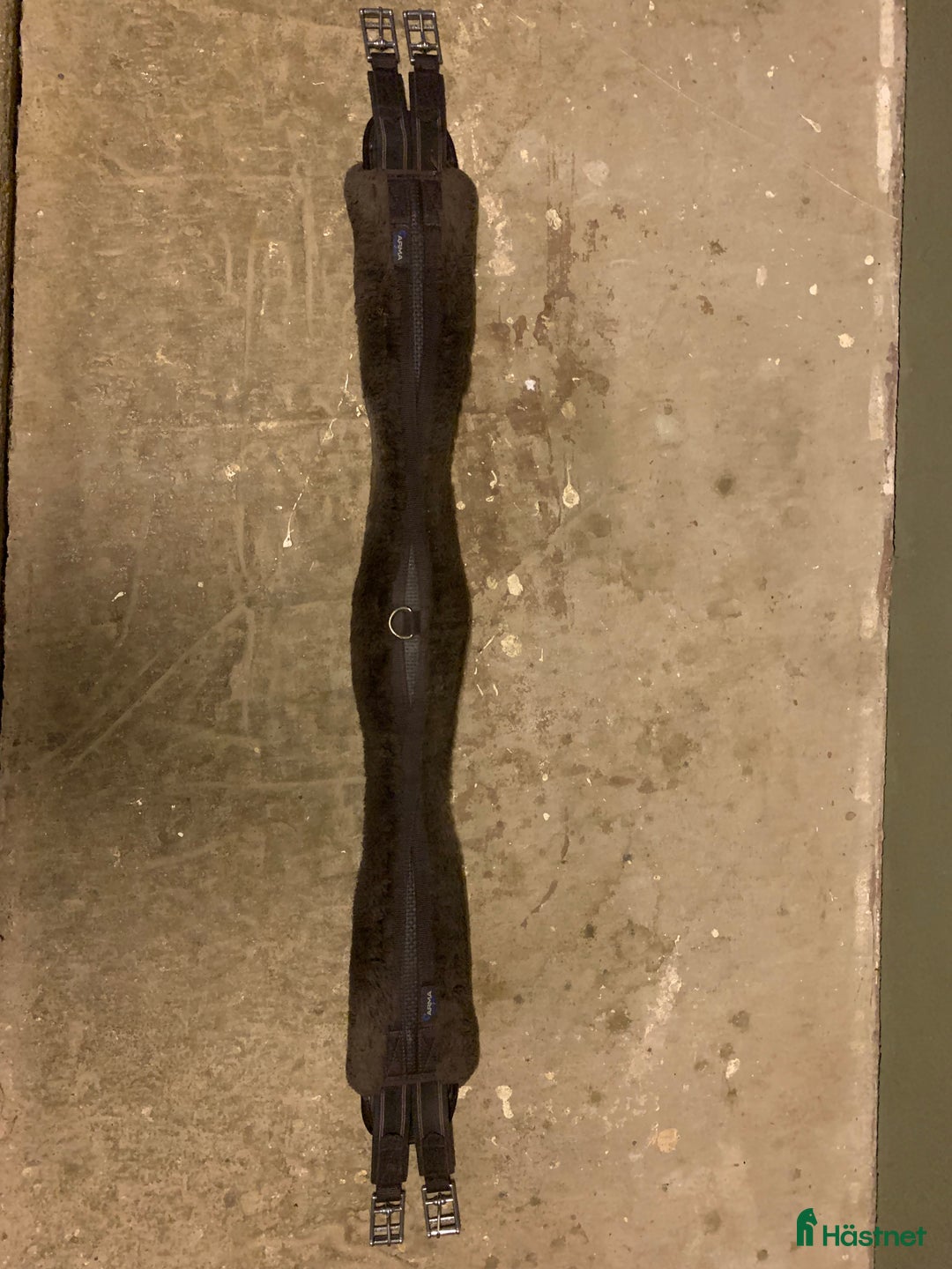 Sadeltillbehör hästutrustning till salu: Arma  Anatomisk Sadelgjord SupaFleece Brun 130cm i Hanaskog - Annons 5