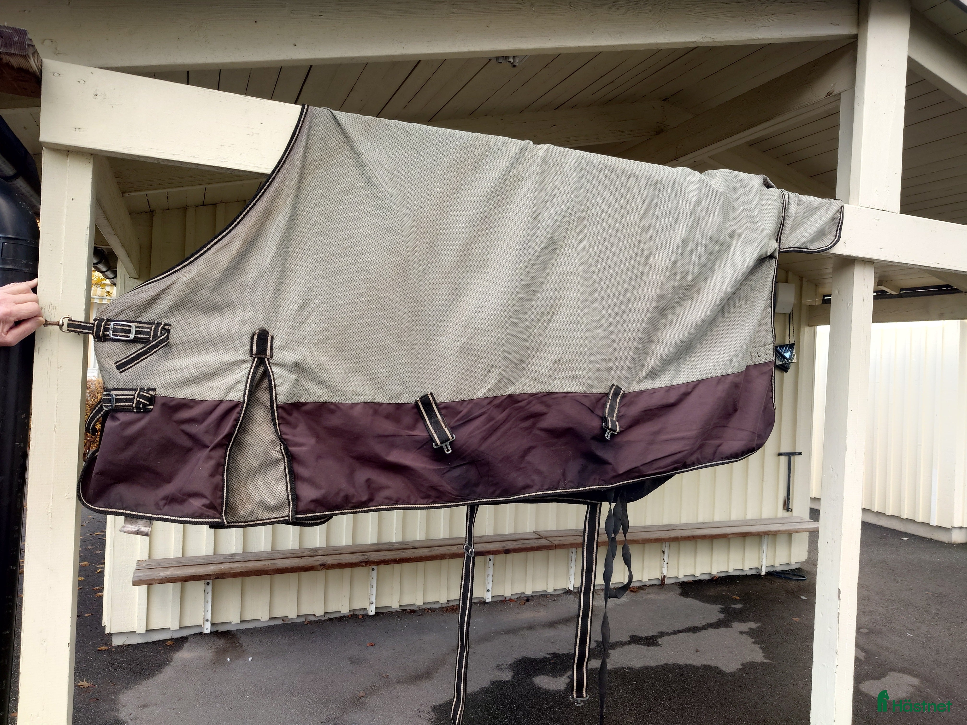 Täcken hästutrustning till salu: Tjockt vattenavvisande vintertäcke i Kista - Annons 2