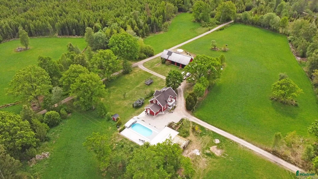  hästgårdar till salu: Välskött skogsgård med anor från 1850 i Älmhult - Annons 2