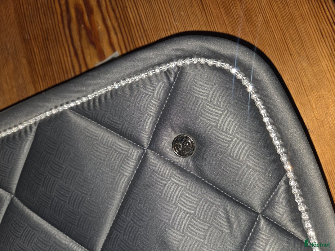 Schabrak & Vojlockar hästutrustning till salu: Ps hopp schabrak  i Rånäs - Annons 3