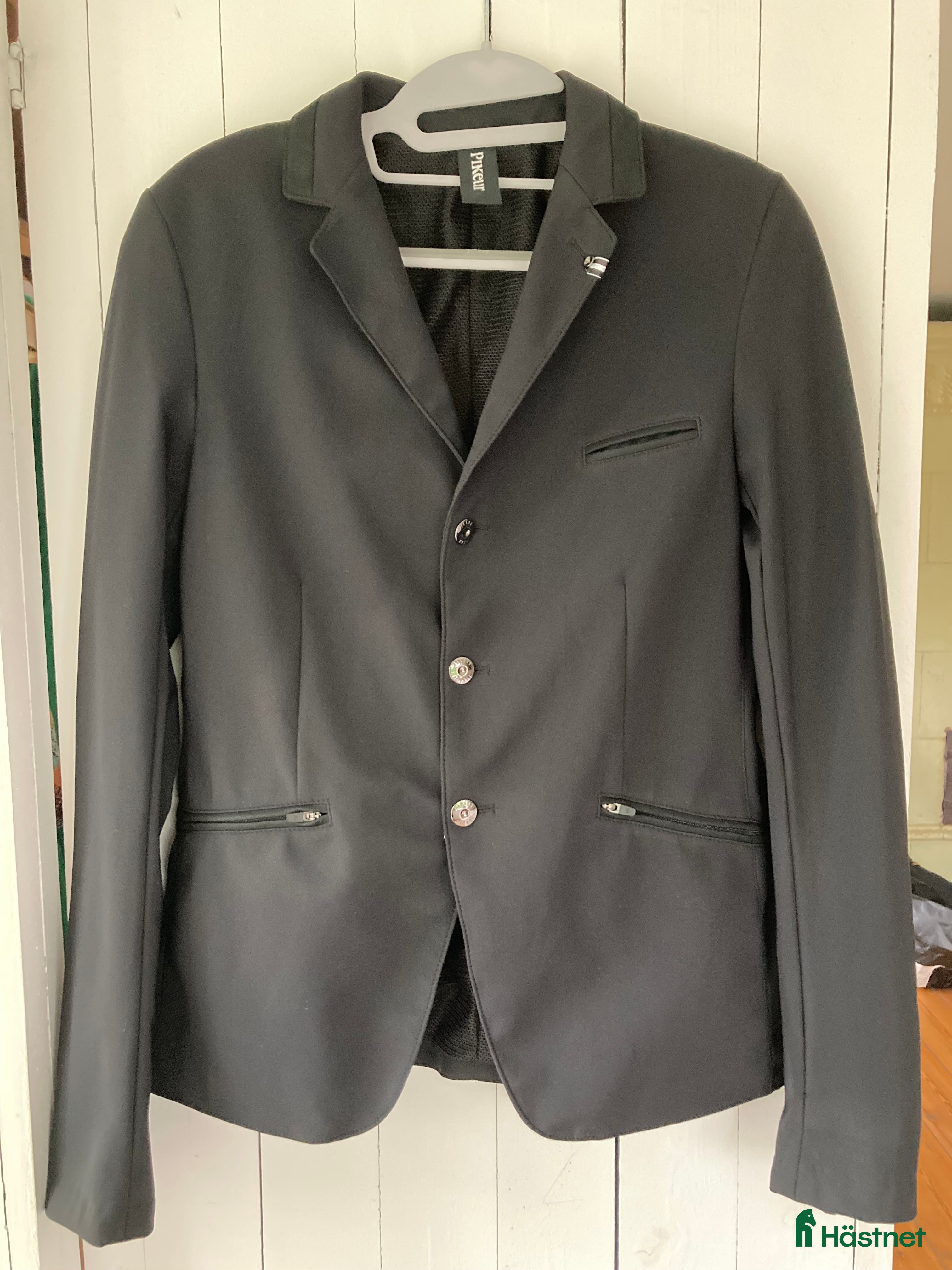 Jackor & Kavajer ryttarutrustning till salu: Pikeur Ivo svart tävlingskavaj till kille strl 170 i Arvika - Annons 17