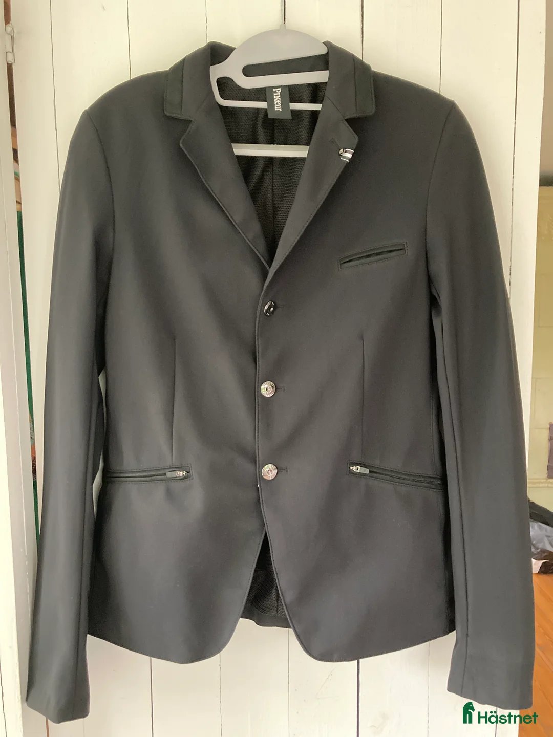 Jackor & Kavajer ryttarutrustning till salu: Pikeur Ivo svart tävlingskavaj till kille strl 170 i Arvika - Annons 1