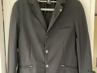 Jackor & Kavajer ryttarutrustning till salu: Pikeur Ivo svart tävlingskavaj till kille strl 170 i Arvika - Annons 17