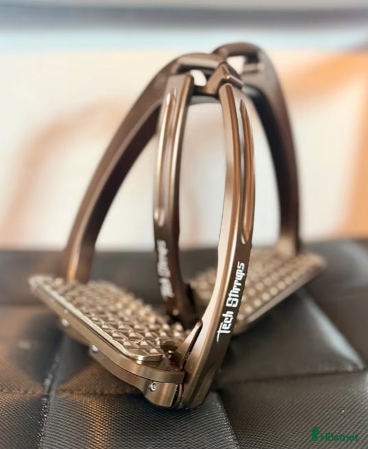 Stigbyglar hästutrustning Venice Dressage Sloped Tech stigbygel - Annons 1