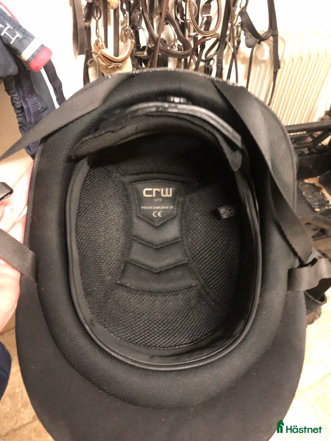 Hjälmar ryttarutrustning till salu: Perfekt ridskole hjälm! i Vreta Kloster - Annons 2