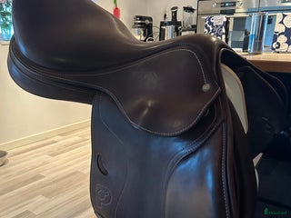 Sadlar hästutrustning till salu: Pariani 17,5’ i Moheda - Annons 1