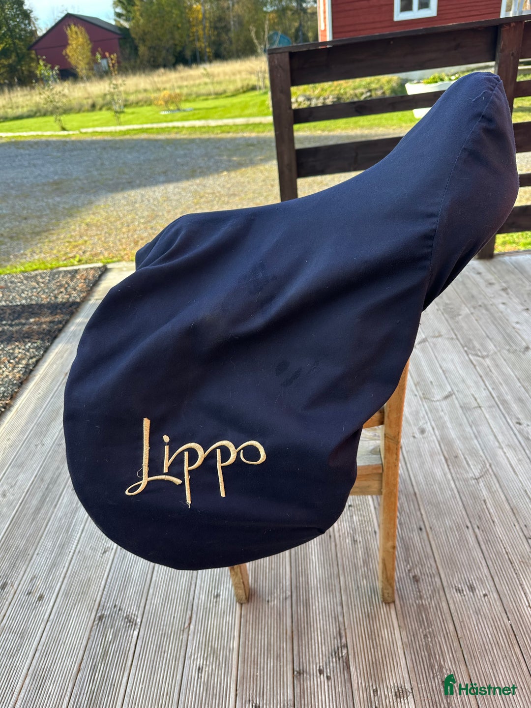 Sadlar hästutrustning till salu: Lippo Fazzino hoppsaddel 17’ MW i Årjäng - Annons 2