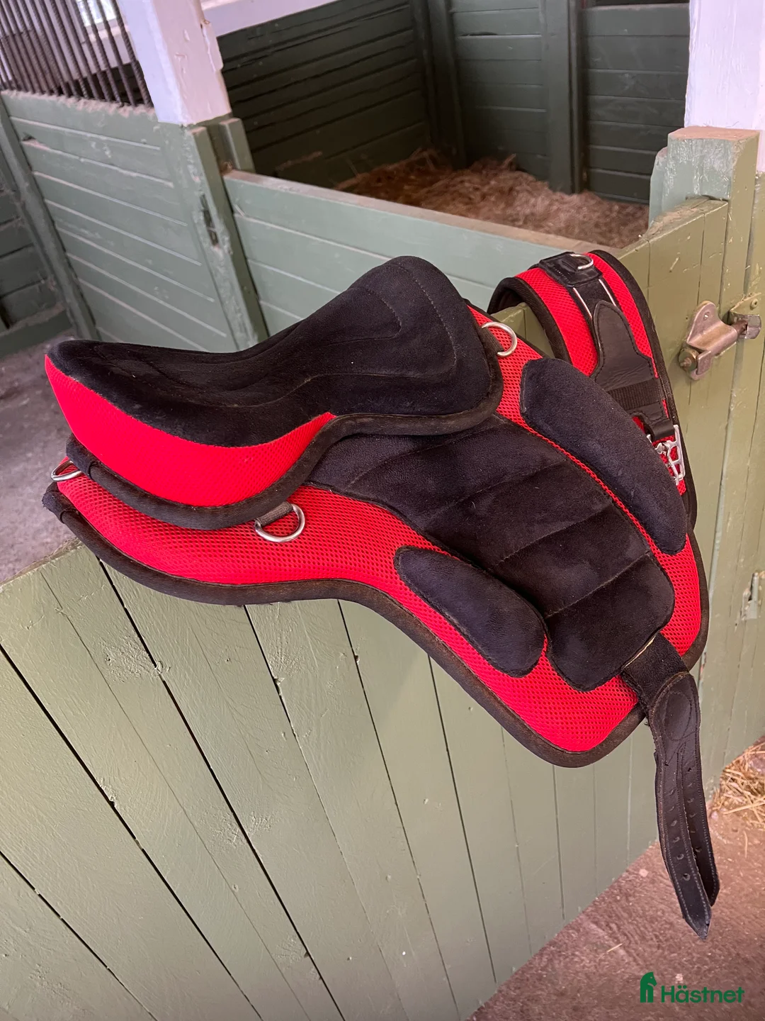 Sadlar hästutrustning till salu: Bomlös sadel i Ringarum - Annons 1