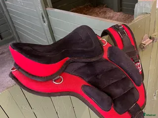 Sadlar hästutrustning Bomlös sadel i Ringarum - Annons 1