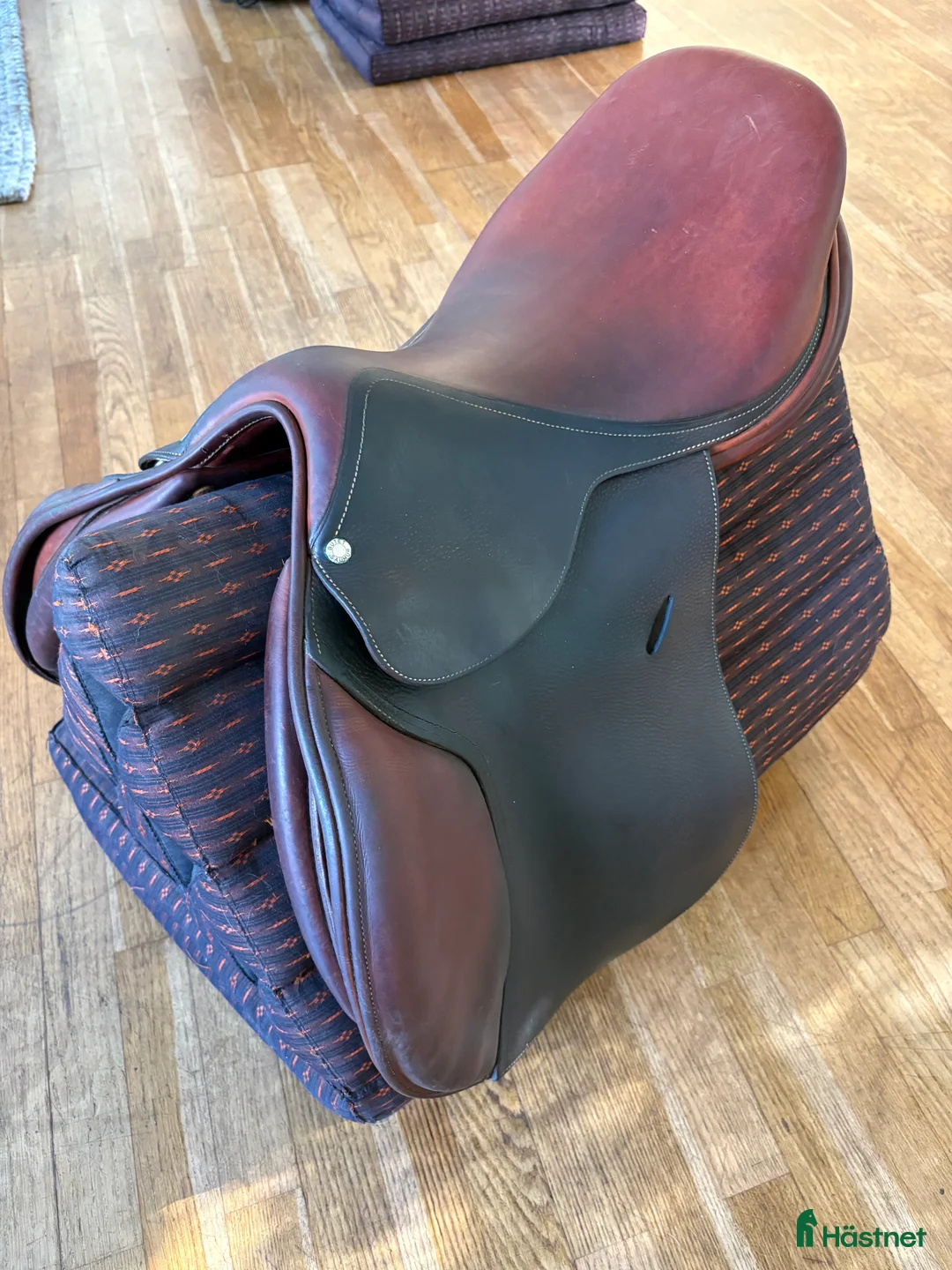 Sadlar hästutrustning till salu: Butet hoppsadel i Täby - Annons 1