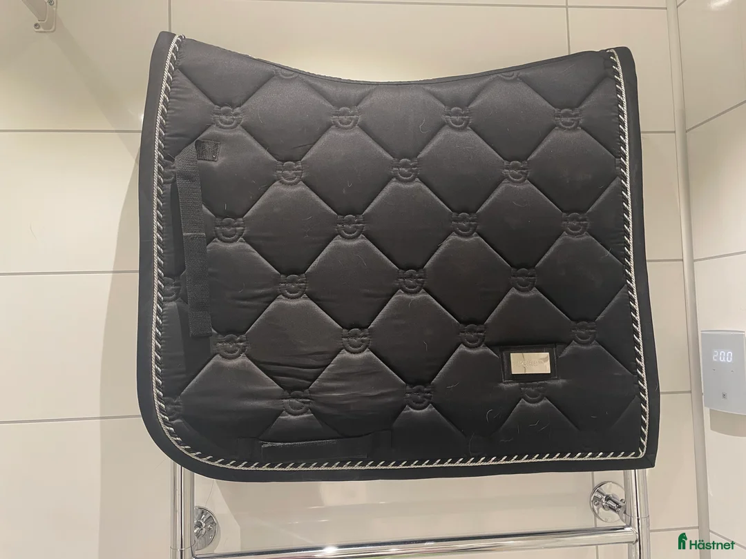 Schabrak & Vojlockar hästutrustning till salu: Equestrian Stockholm fintskick  i Järpen - Annons 1