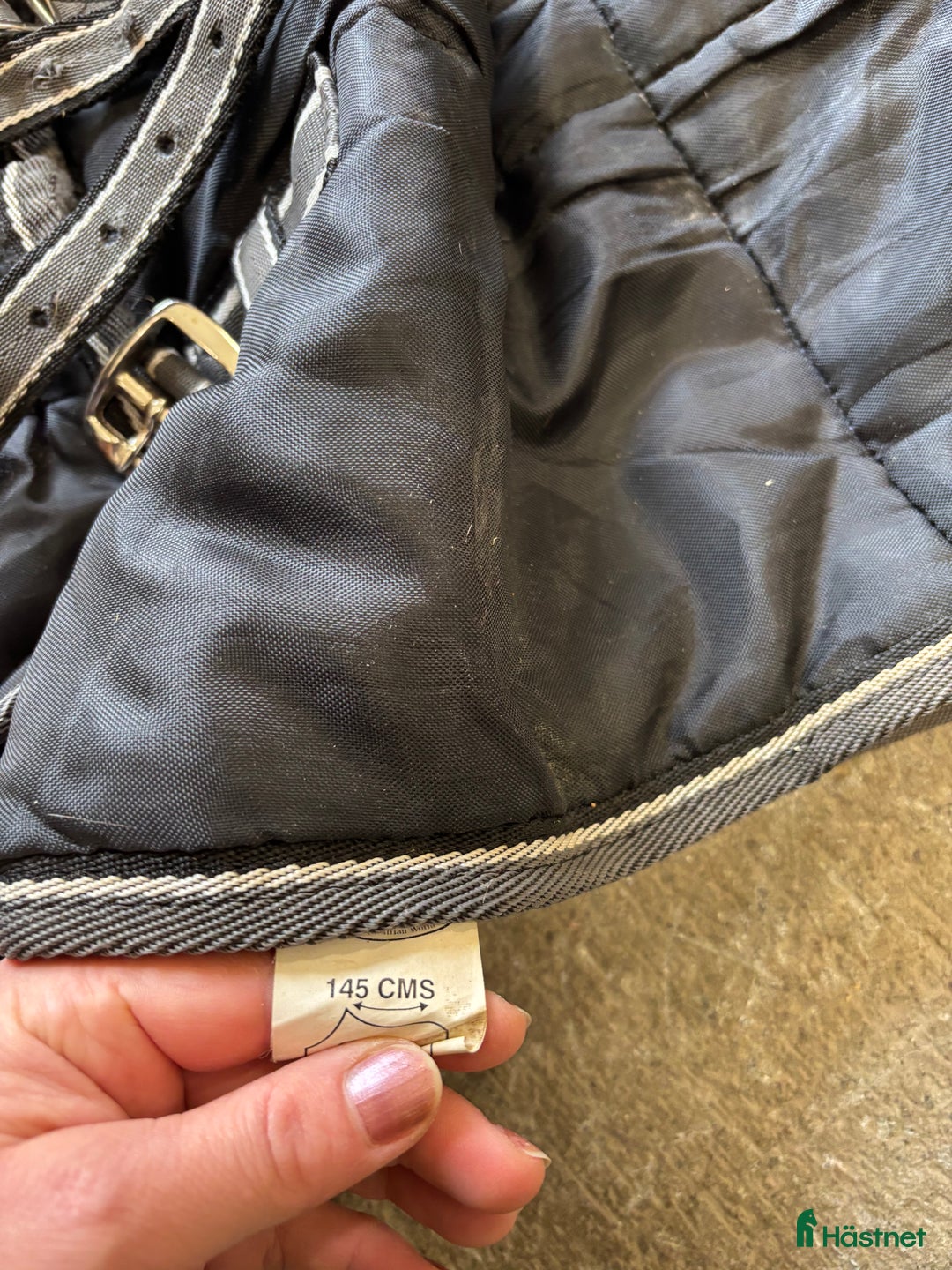 Täcken hästutrustning till salu: Stalltäcke, 145 i Brottby - Annons 2