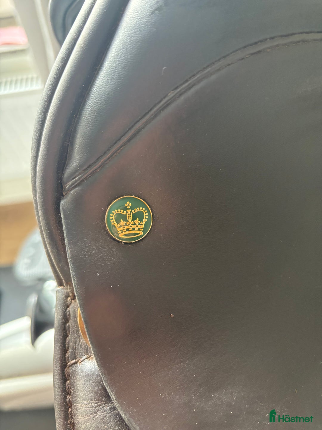 Sadlar hästutrustning till salu: Crown dressyrsadel 17 i Jordbro - Annons 2