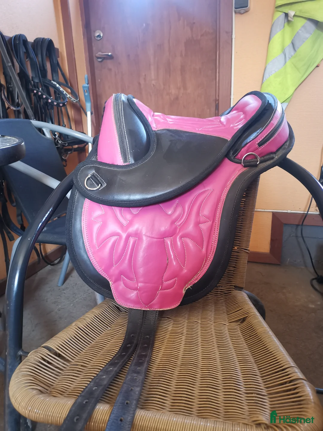 Sadlar hästutrustning till salu: Bomlös junior sadel  - Annons 1