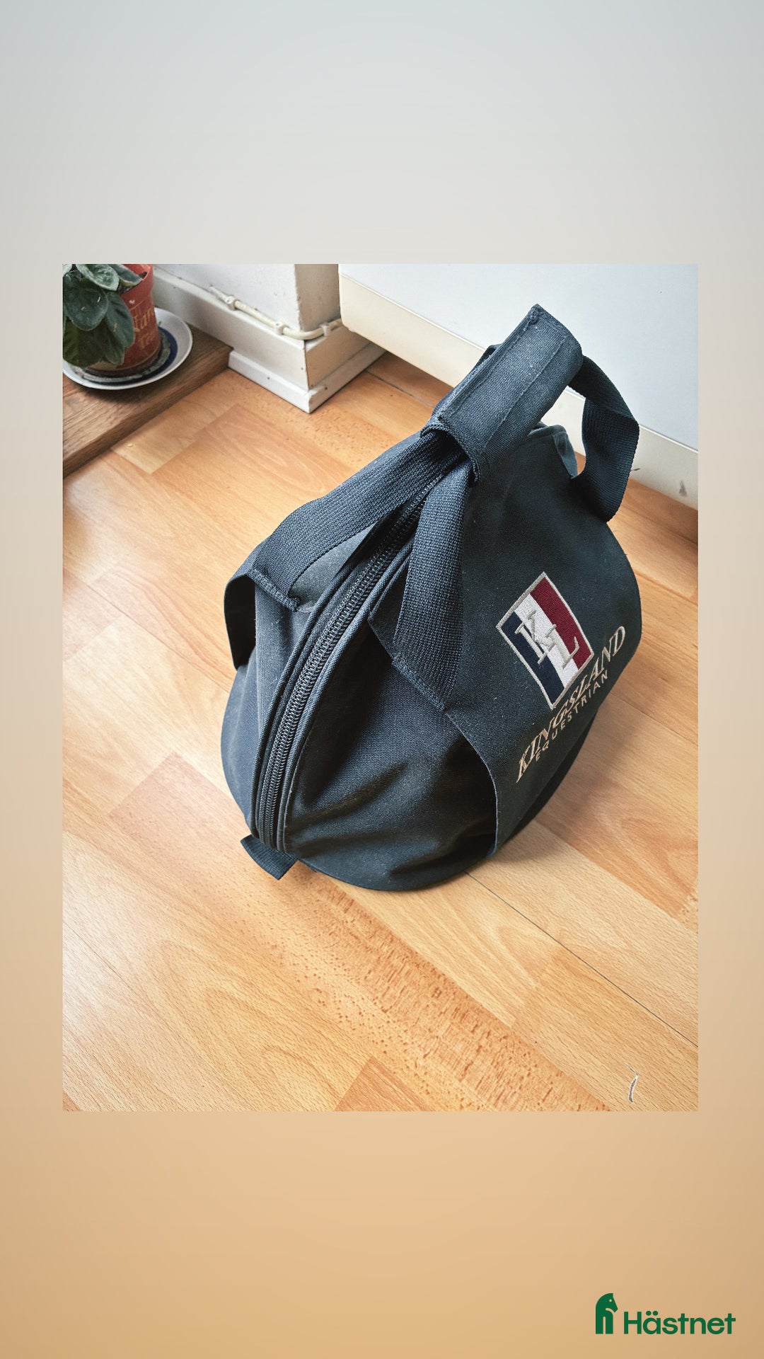 Hjälmar ryttarutrustning till salu: Kingsland hjälmväska i Malmö - Annons 2