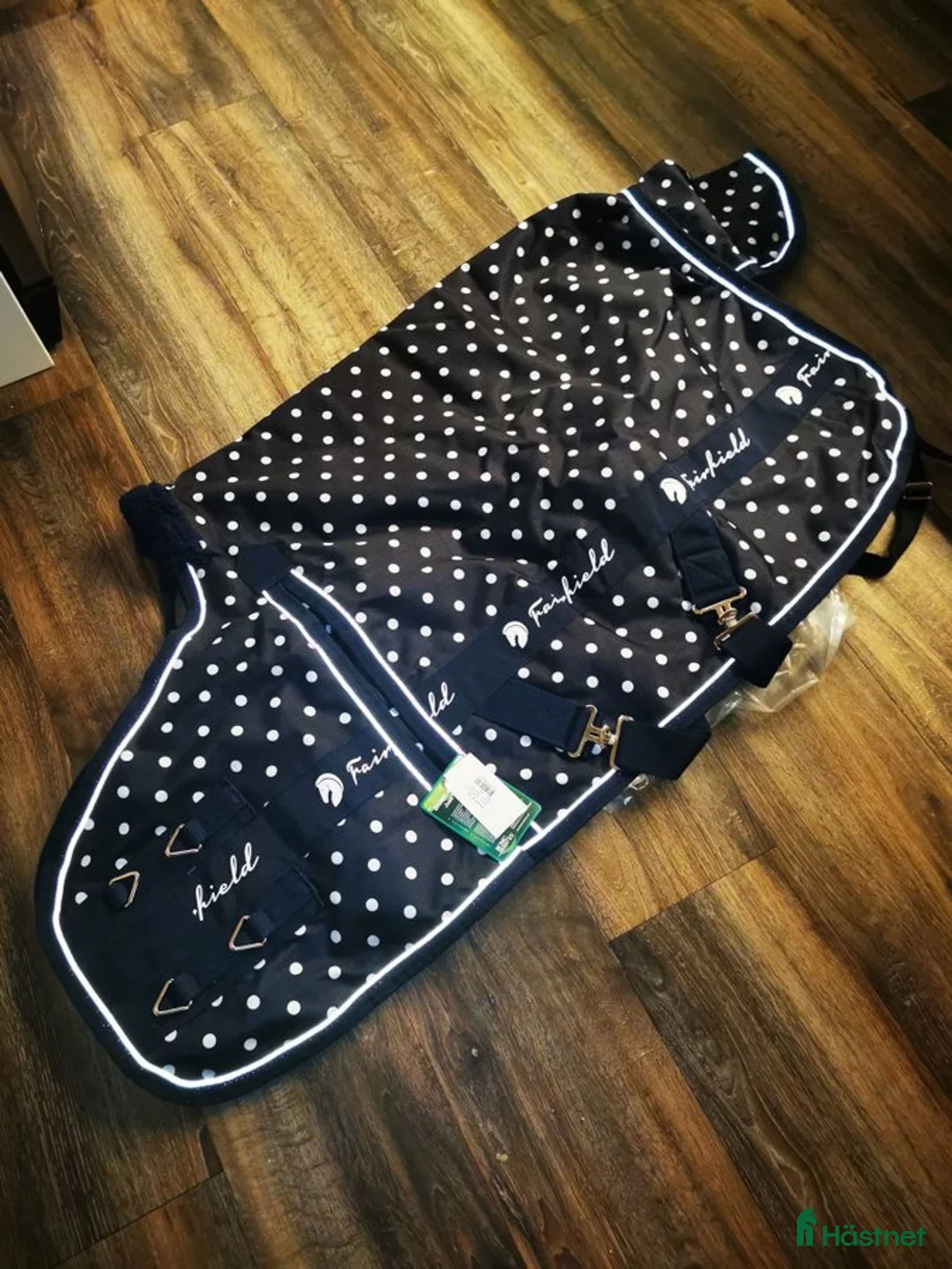 Täcken hästutrustning till salu: Nytt regntäcke stl 85 - Annons 1