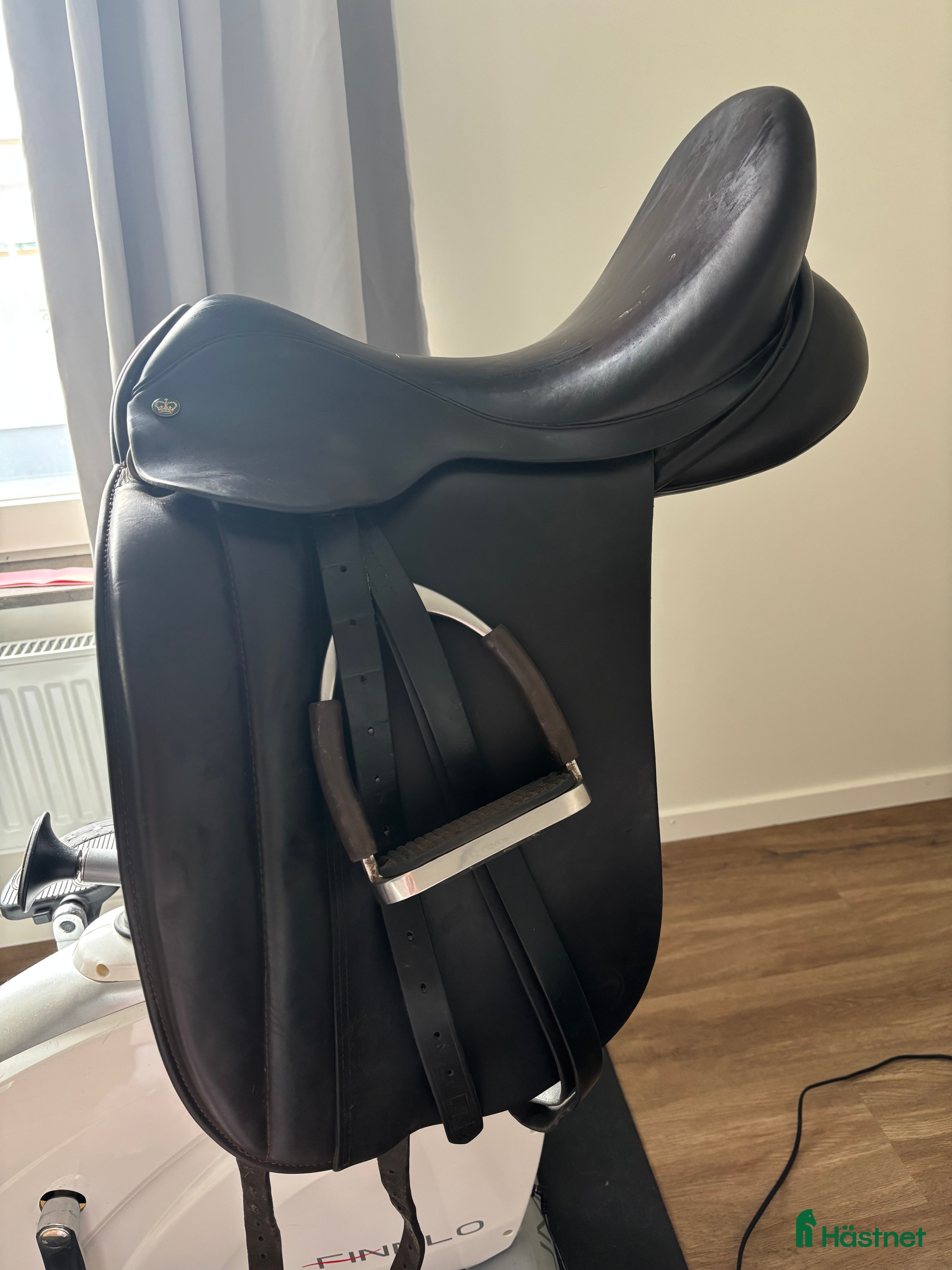 Sadlar hästutrustning till salu: Crown dressyrsadel 17 i Jordbro - Annons 20
