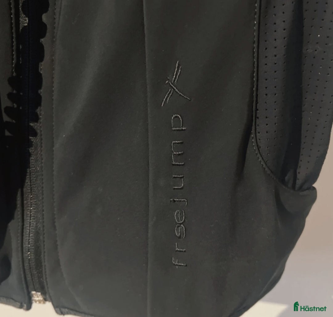 Säkerhetsvästar ryttarutrustning till salu: Freejump Airbag M i Höljes - Annons 3