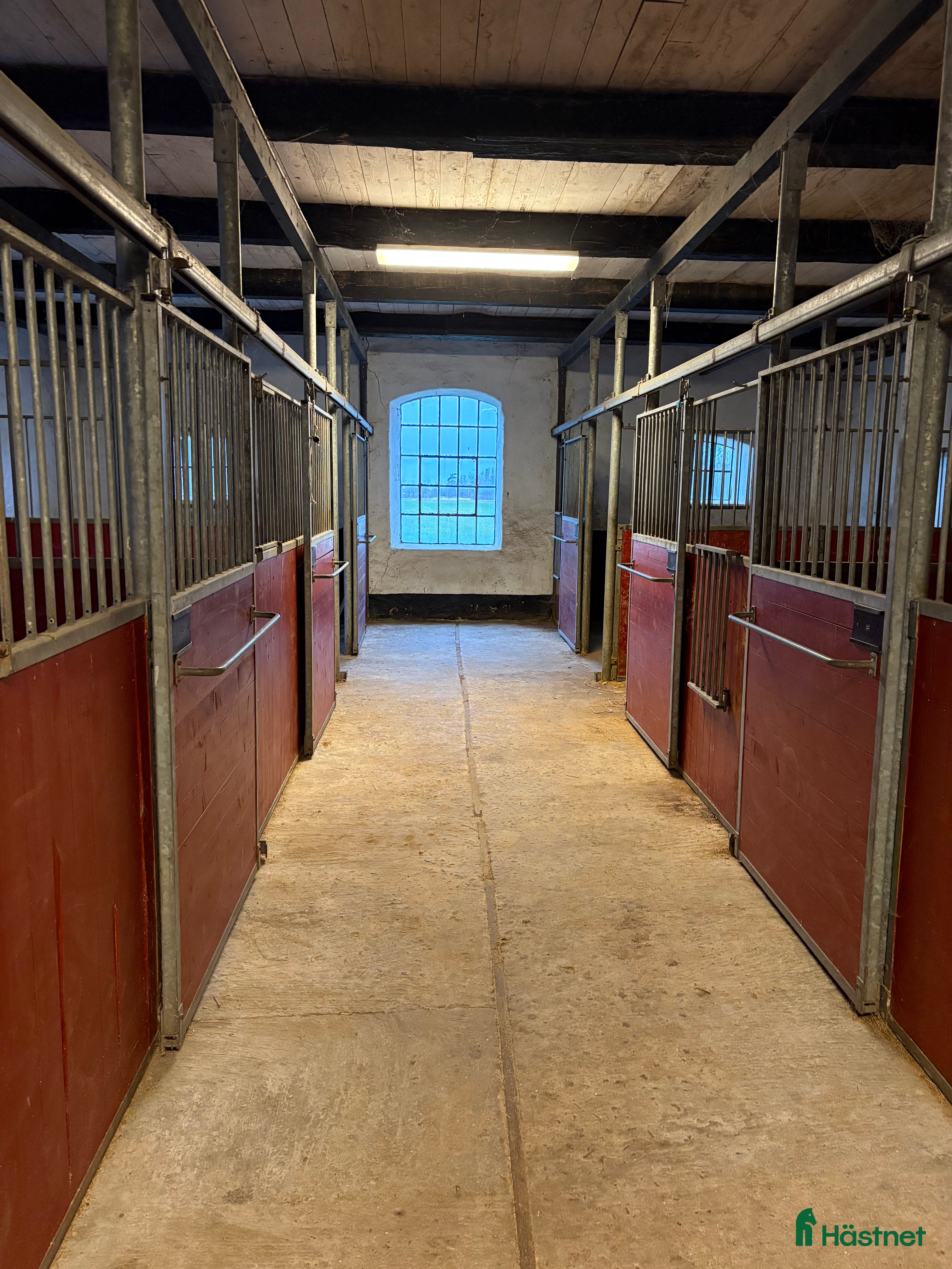 Stallinredning, stängsel & gård övrig utrustning till salu: Stallboxar inklusive inredning Säljes - Annons 1