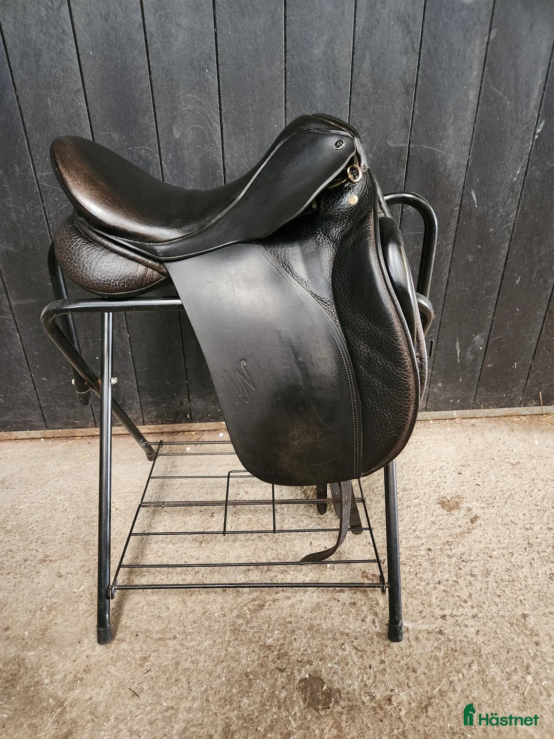 Sadlar hästutrustning till salu: Morris and Noland dressyrsadel i Rimbo - Annons 1