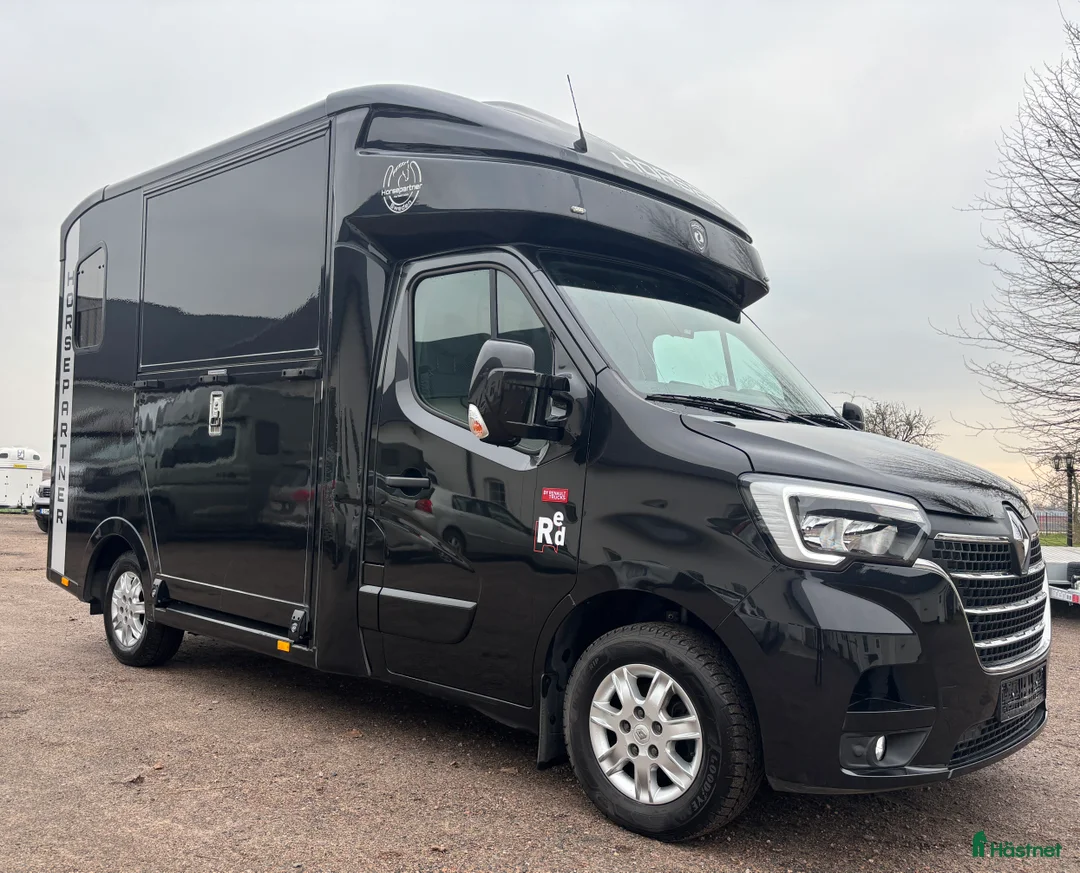 Hästlastbilar  fordon & transport till salu: Renault Master Paragan hästbil i Laholm - Annons 1