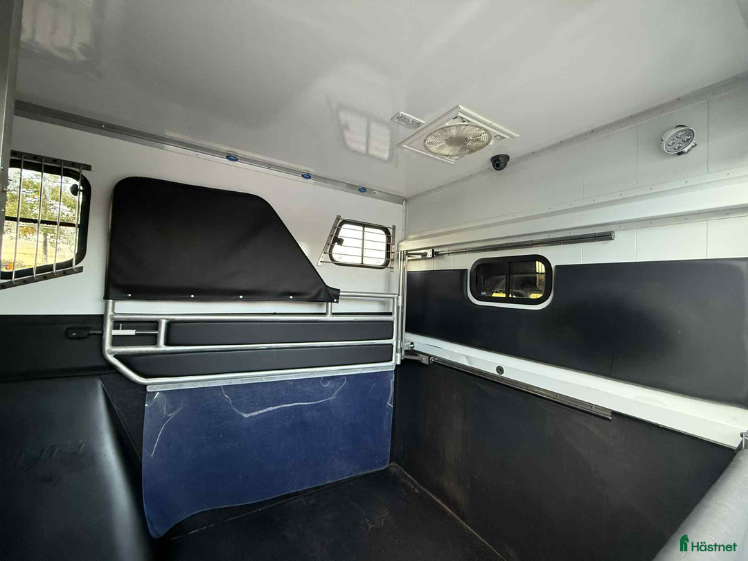 Hästlastbilar  fordon & transport till salu: PRENTKI/HORSEPARTNER 5 SITS STUTERI  i Köping - Annons 9