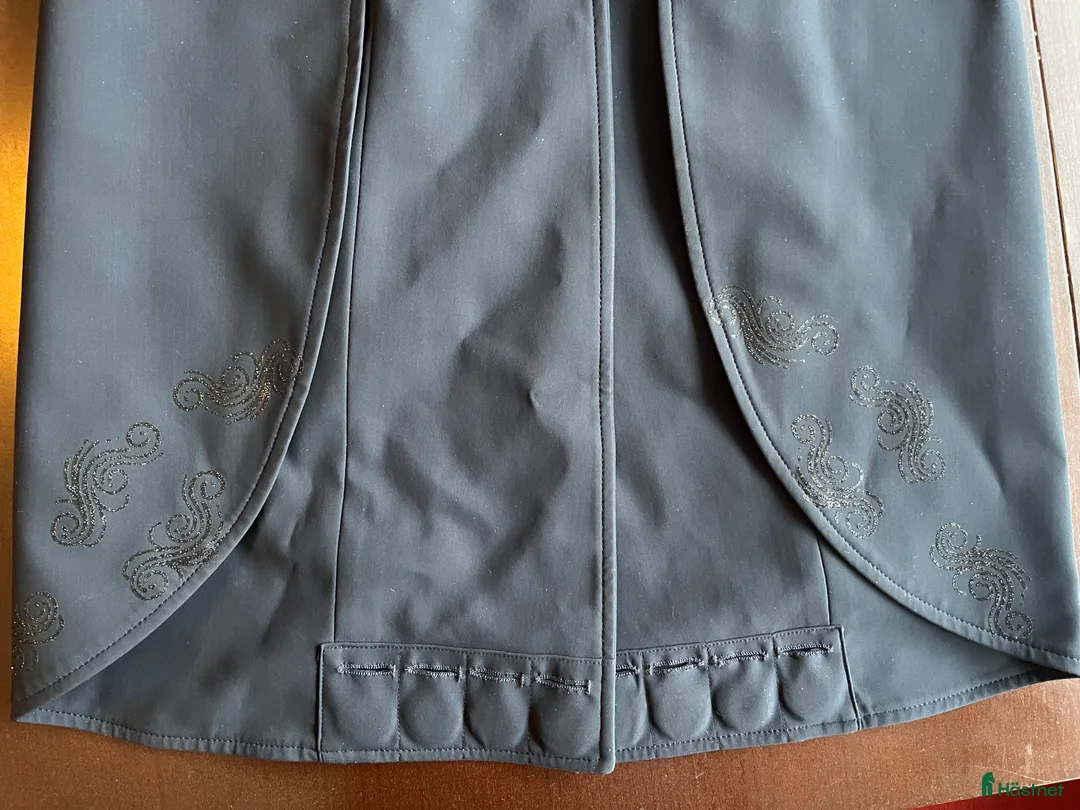 Jackor & Kavajer ryttarutrustning till salu: Superfin Equiline x-cool frack med bling  i Vallentuna - Annons 8