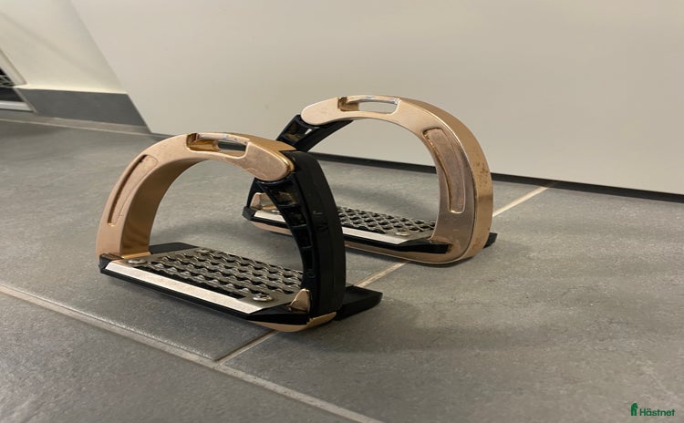 Stigbyglar hästutrustning till salu: Stigbyglar i Göteborg - Annons 7