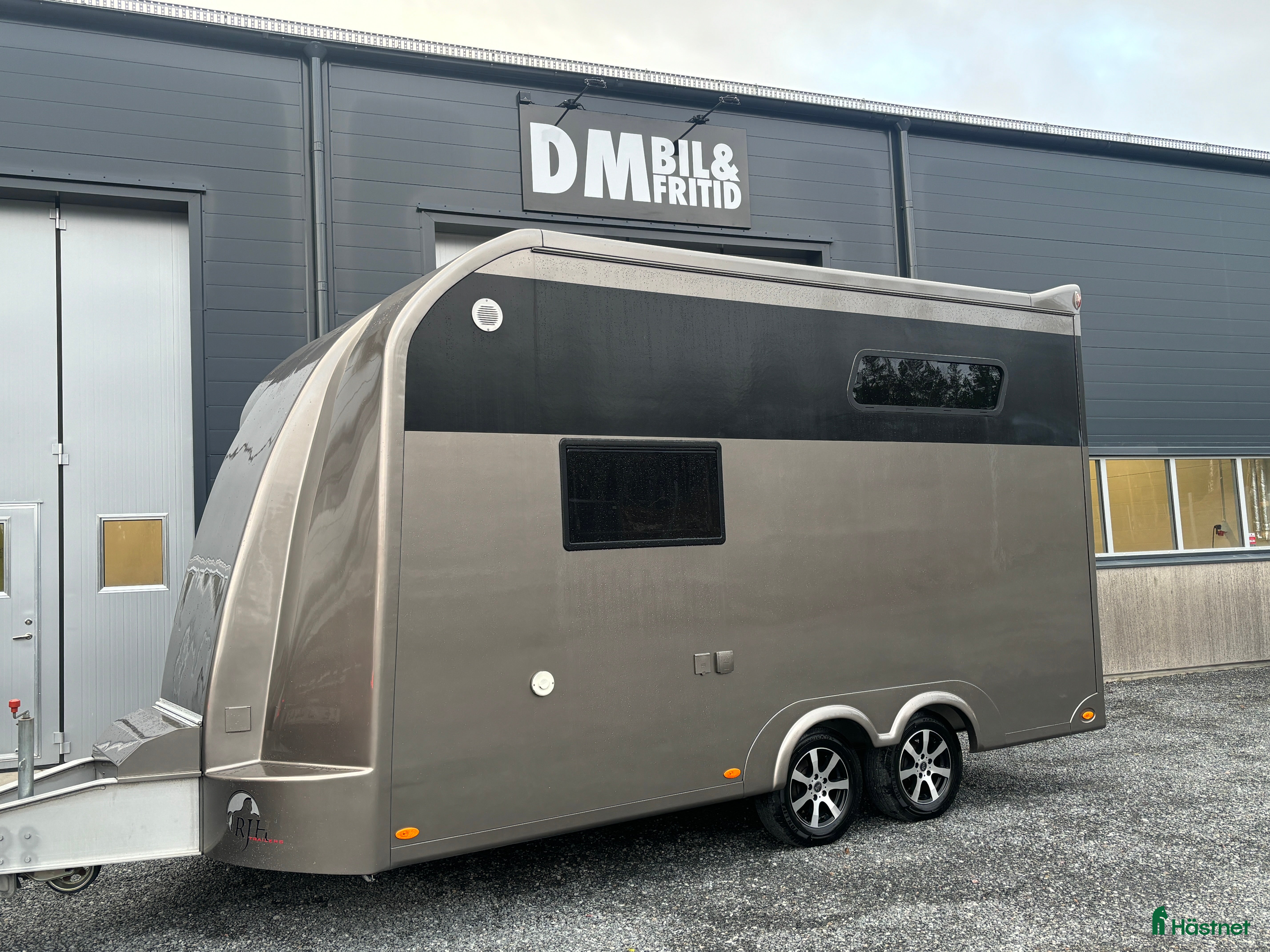 Hästtransporter  fordon & transport till salu: RJH Trailer 3-hästar med bodel i Mariefred - Annons 2