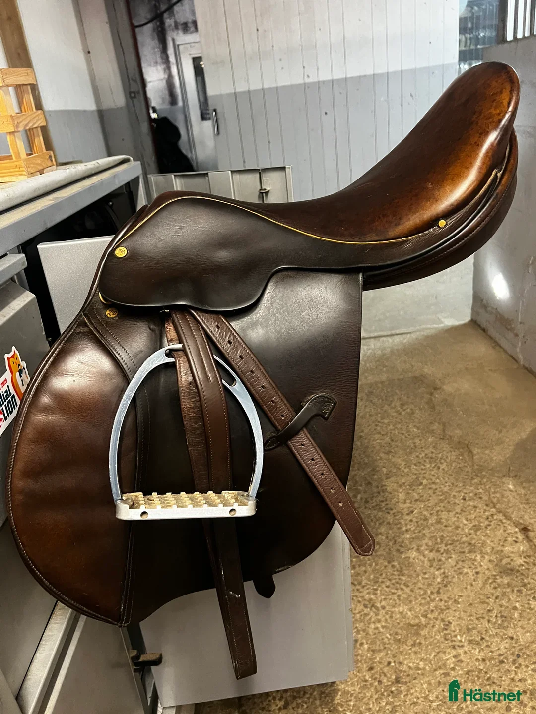 Sadlar hästutrustning till salu: Frank Baines sadel  i Tystberga - Annons 1