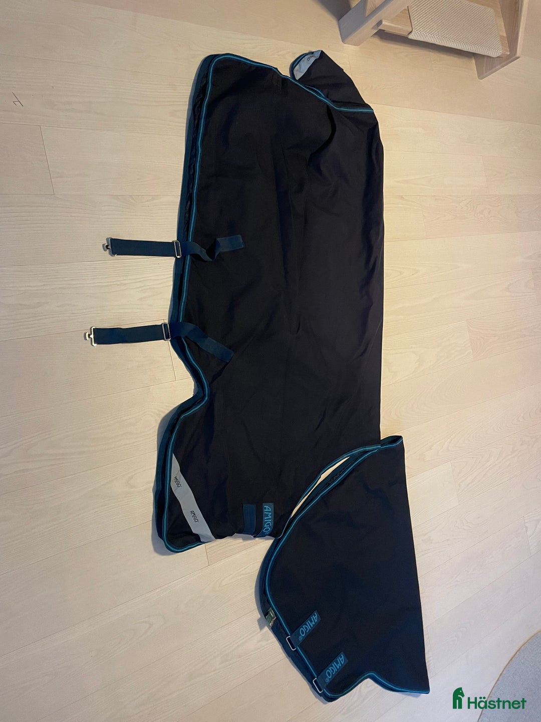 Täcken hästutrustning till salu: Vattentät och fodrat amigo täcke!  i Strandbaden - Annons 1