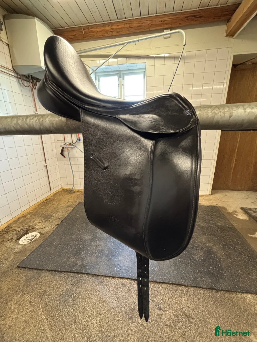 Sadlar hästutrustning till salu: Dressyrsadel Lippo - Annons 1