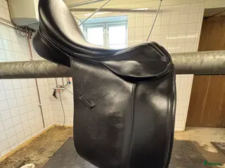 Sadlar hästutrustning Dressyrsadel Lippo - Annons 1