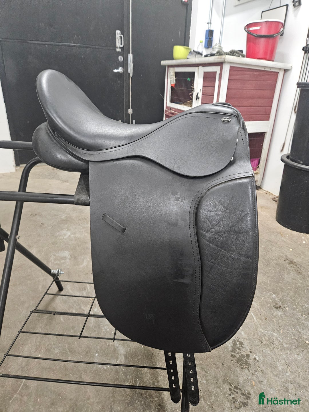 Sadlar hästutrustning till salu: Dressyrsadel ny endast provad  i Tjällmo - Annons 4
