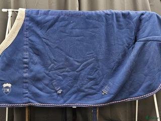 Täcken hästutrustning till salu: Fleecetäcke, 155 cm, Thermo Master i Gällivare - Annons 24