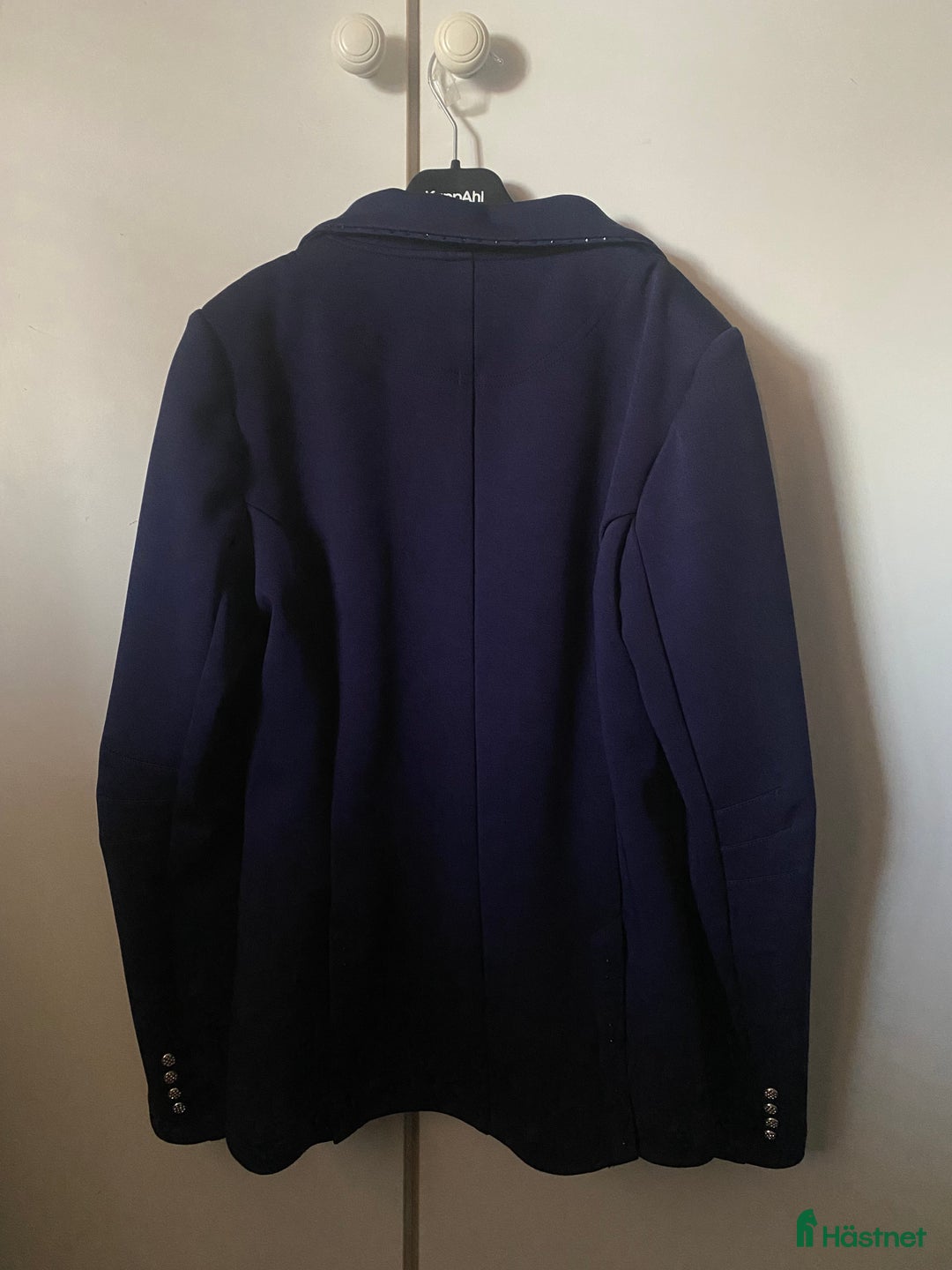 Jackor & Kavajer ryttarutrustning till salu: Kavaj med glitterdetalj i Bankeryd - Annons 2