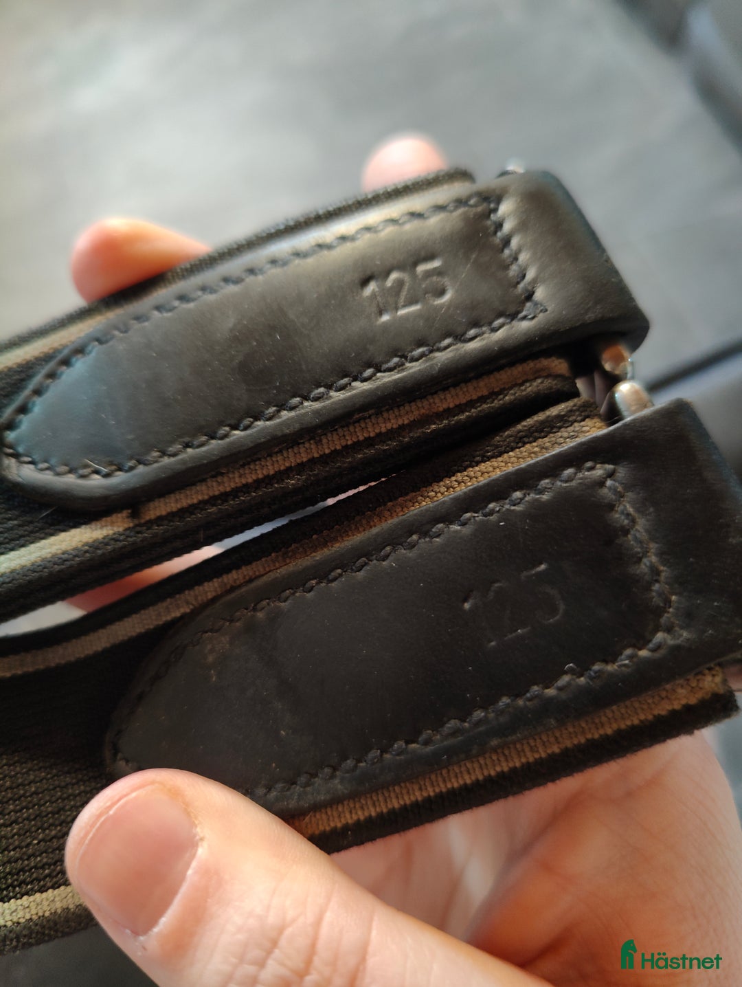 Sadeltillbehör hästutrustning till salu: Svart magplatta från Eskadron 125 cm i Ängelholm - Annons 3