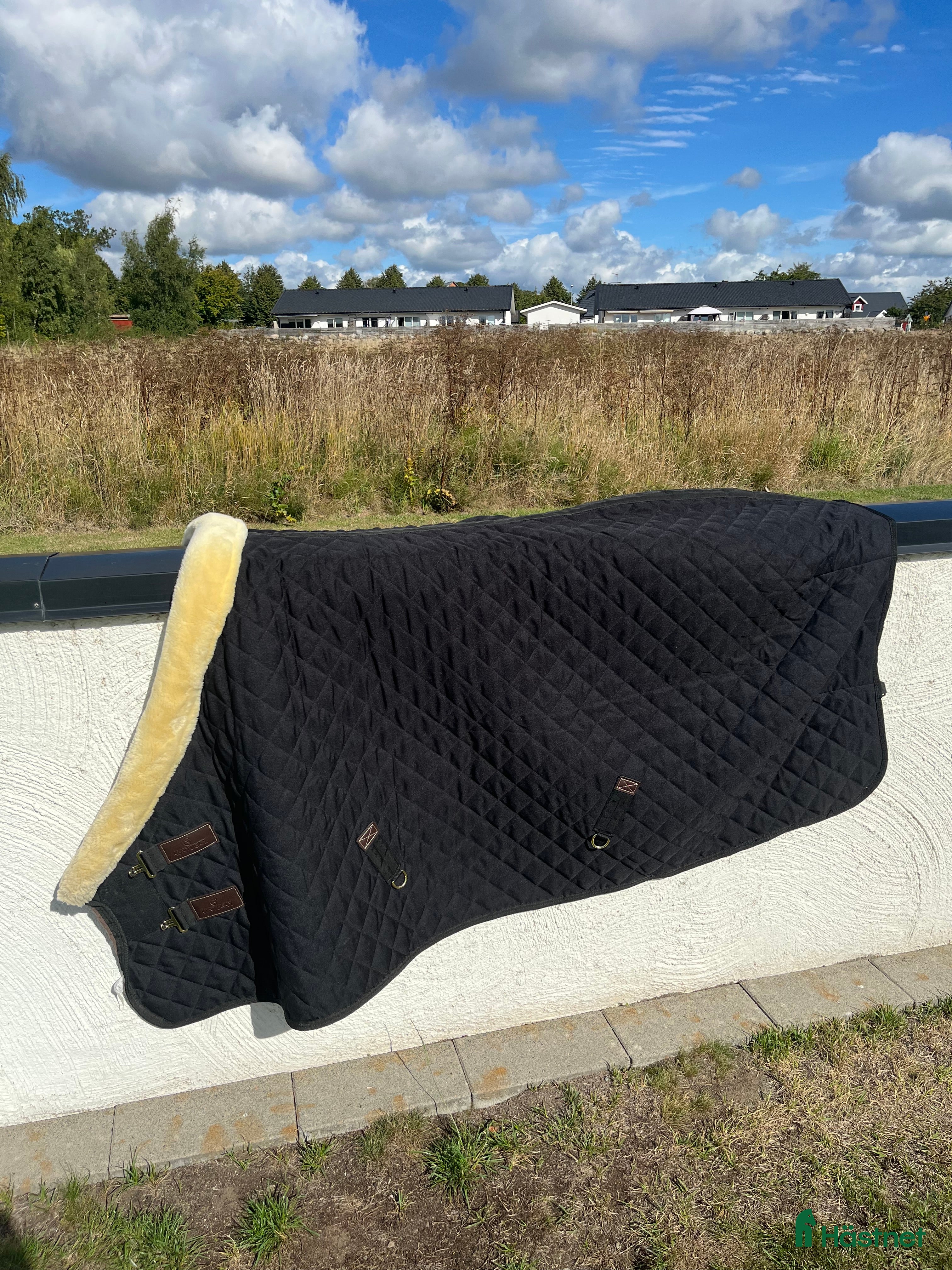 Täcken hästutrustning till salu: Märkestäcken tillsalu Kentucky, Kingsland, mfl - Annons 1