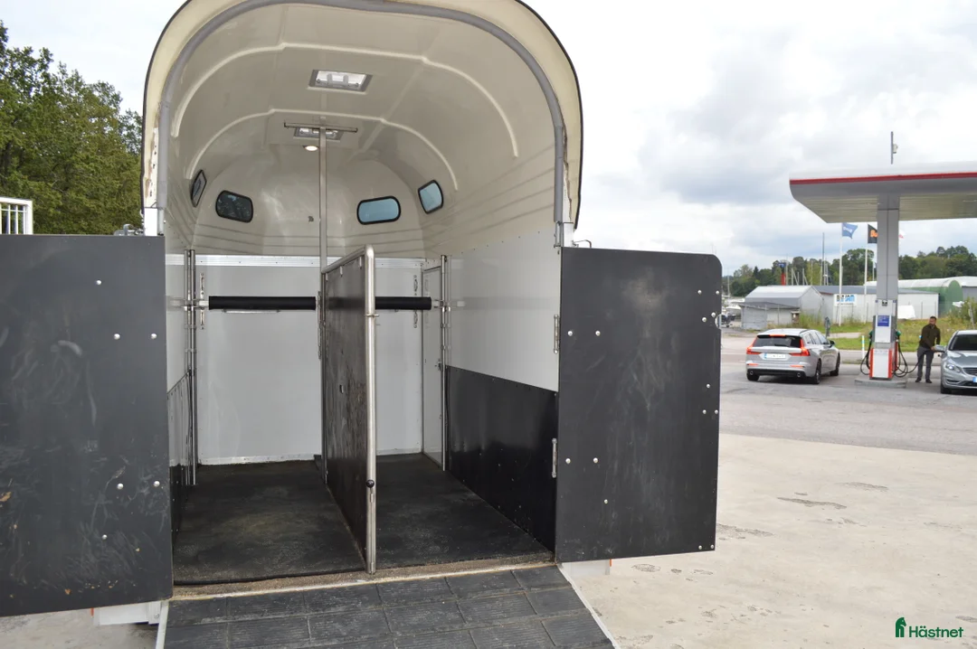 Hästtransporter  fordon & transport till salu: Forzab Futuro 220SEH 2018, Totalvikt 1990 kg i Kvicksund - Annons 8