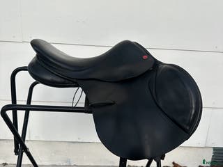Sadlar hästutrustning till salu: Svart Albion kontrol hoppsadel i Väröbacka - Annons 6