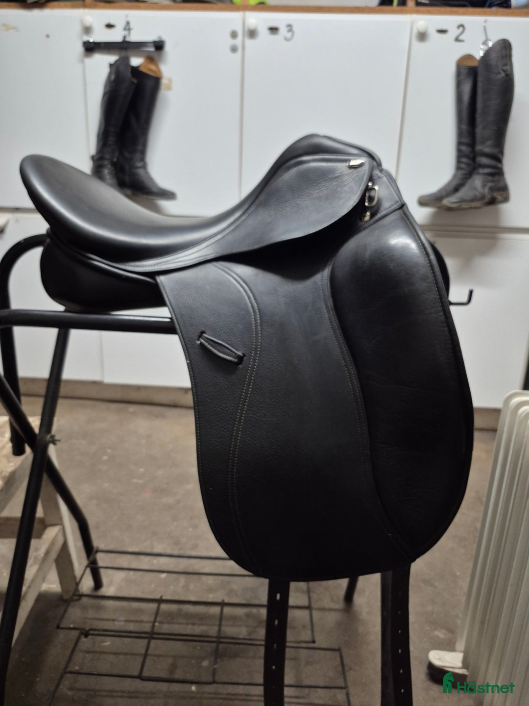 Sadlar hästutrustning till salu: Pessoa 17 tum i Sjuntorp - Annons 1