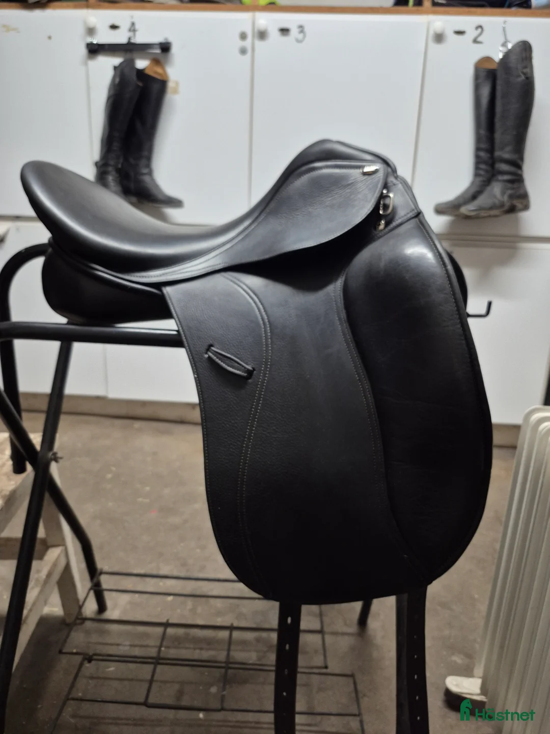 Sadlar hästutrustning till salu: Pessoa 17 tum i Sjuntorp - Annons 1