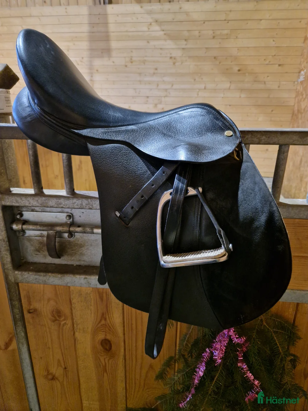 Sadlar hästutrustning till salu: Pampas allroundsadel vid 17" i Färjestaden - Annons 6