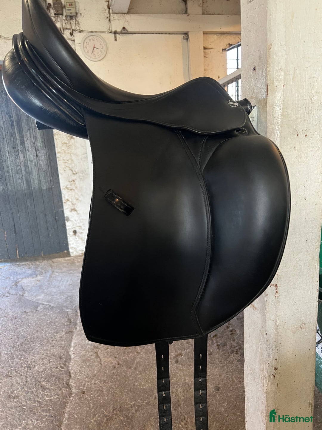 Sadlar hästutrustning till salu: Superfin dressyrsadel i exceptionellt skick! i Götene - Annons 2