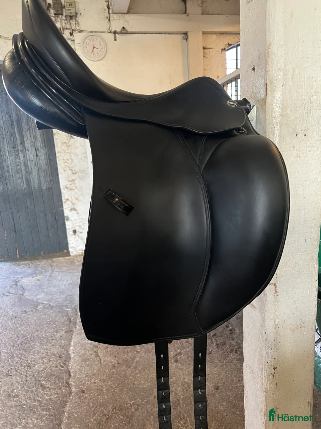 Sadlar hästutrustning till salu: Superfin dressyrsadel i exceptionellt skick! i Götene - Annons 2