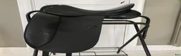 Sadlar hästutrustning till salu: Princeville dressyrsadel  - Annons 1