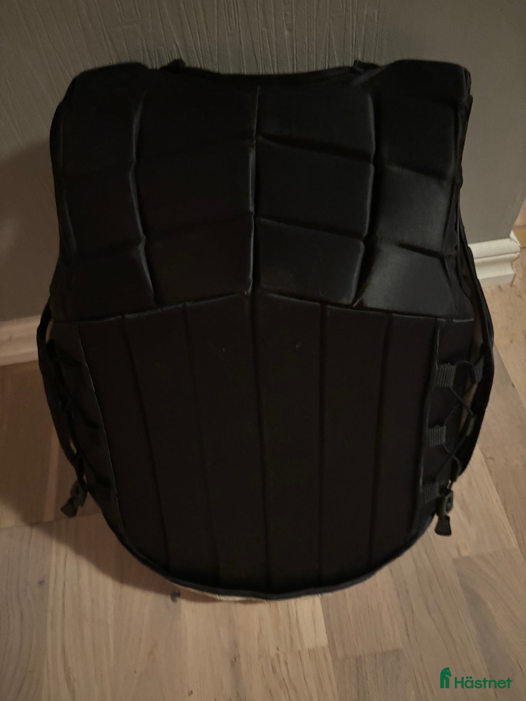 Säkerhetsvästar ryttarutrustning till salu: Racesafe säkerhetsväst i superfint skick i Sjöbo - Annons 4