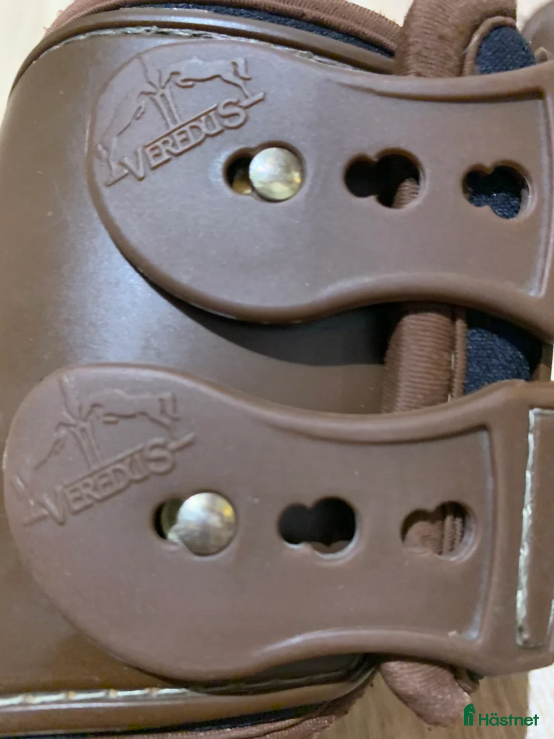 Benskydd hästutrustning till salu: Veredus bak skydd  i Alsterbro - Annons 3