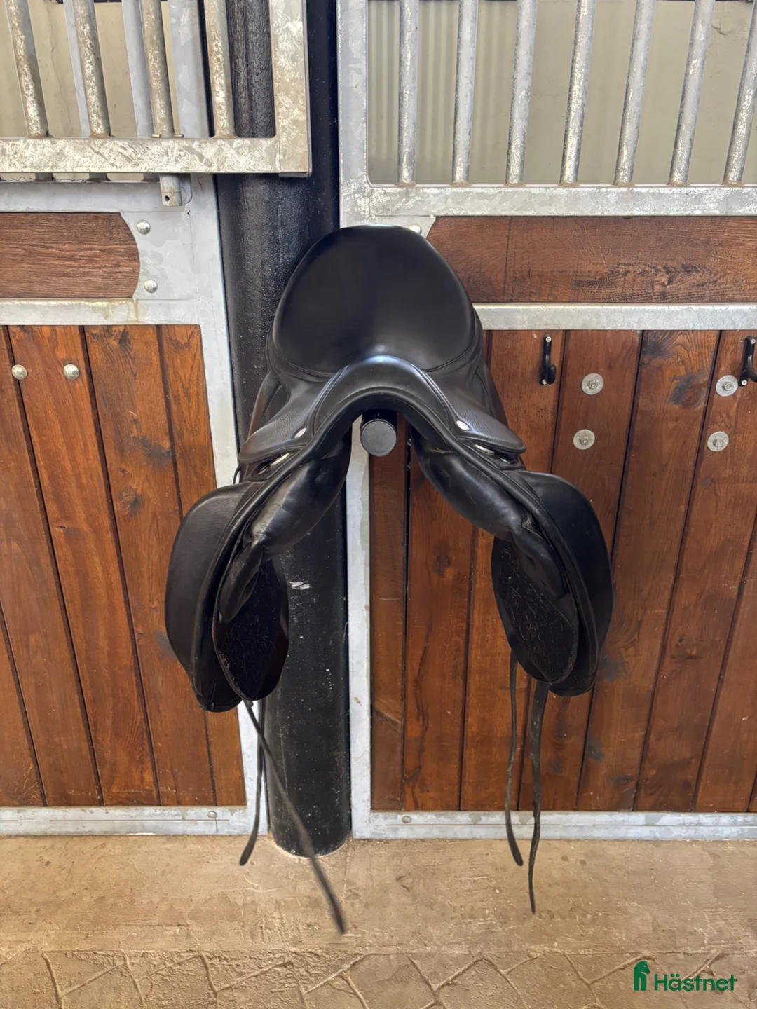 Sadlar hästutrustning till salu:  ErgoX2 Salmiak B1 dressyrsadel – 17” NM i Stockholm - Annons 8