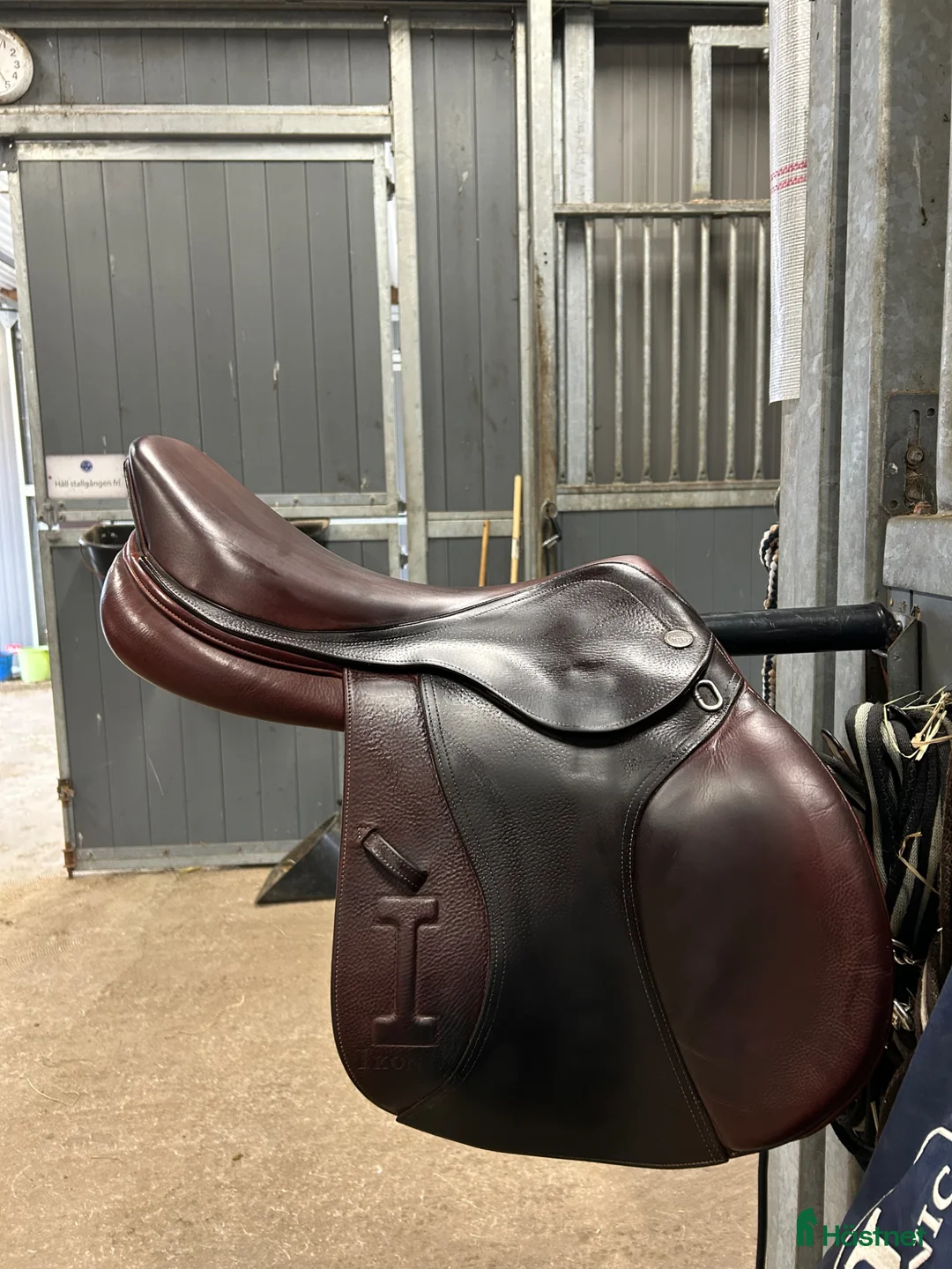 Sadlar hästutrustning till salu: Ikonic elite hoppsadel  - Annons 2